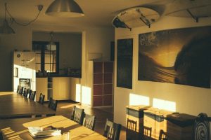 Surfhouse Fuerteventura cocina y comedor