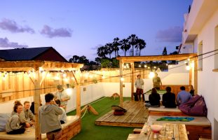 Terraza exterior Surfhouse Fuerteventura