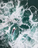 Surfistas remando en Le Pin Sec.