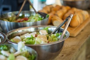 Buffet en el campamento Comida vacaciones de surf camp Le Pin Sec