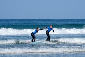 Aprende a surfear desde cero Surf para principiantes en Junior Cantabria