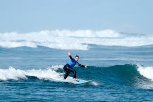Aprende a surfear en junior Cantabria
