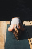 Con el yoga también puedes mejorar tu flexibilidad para el surf Con el yoga también puedes mejorar tu flexibilidad para el surf