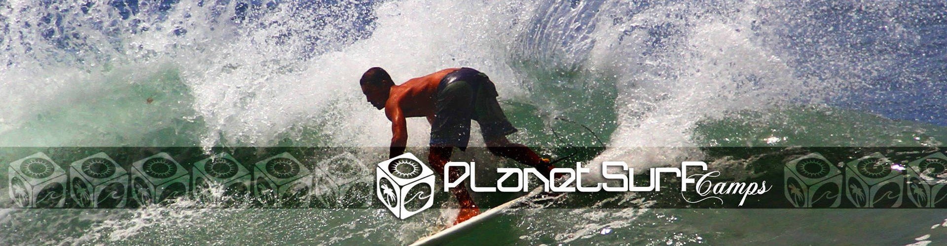 Surfer cualificado cogiendo una ola